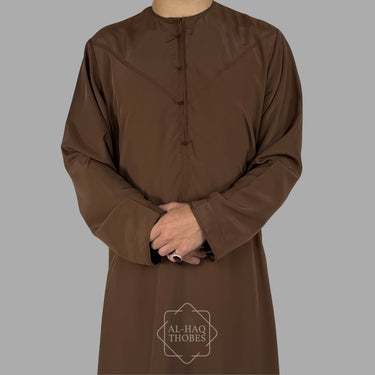 ثوب زبدة إماراتي خفيف الوزن باللون الرمادي الفاخر