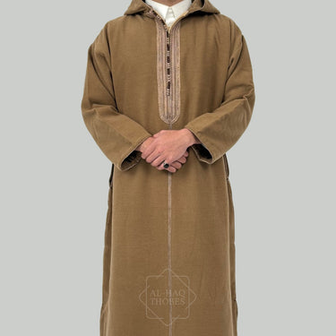 ثوب مغربي فاخر باللون الأخضر الزيتوني