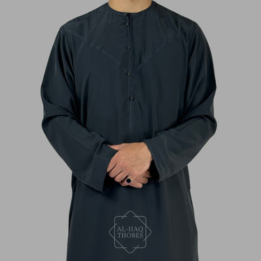ثوب زبدة إماراتي خفيف الوزن باللون الرمادي الفاخر