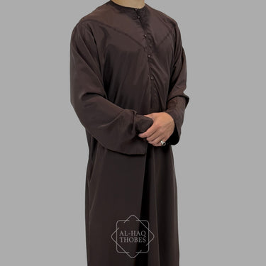 ثوب زبدة إماراتي خفيف الوزن باللون الرمادي الفاخر