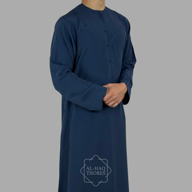 ثوب زبدة إماراتي خفيف الوزن باللون الرمادي الفاخر