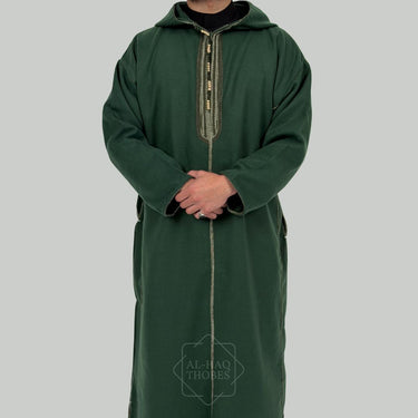 ثوب مغربي فاخر باللون الأسود الفحمي