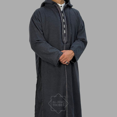 ثوب مغربي فاخر باللون الأخضر الزيتوني