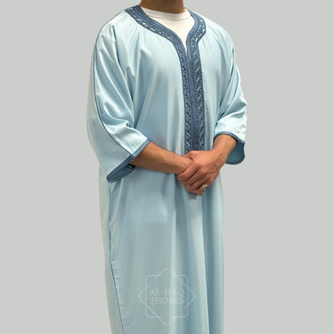 ثوب مغربي كلاسيكي من الكتان باللون الأسود الفحمي