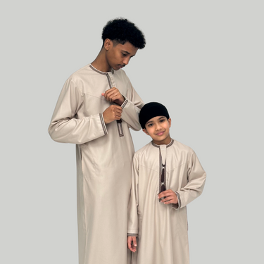 ثوب عماني فاخر باللون البيج للأولاد