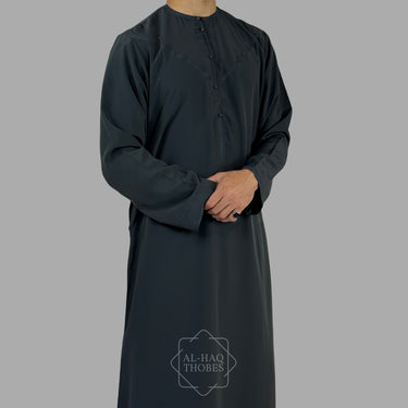 ثوب زبدة إماراتي خفيف الوزن باللون الرمادي الفاخر