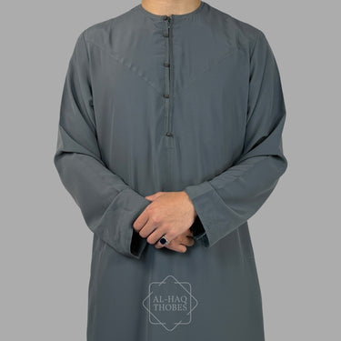 ثوب زبدة إماراتي خفيف الوزن باللون الرمادي الفاخر
