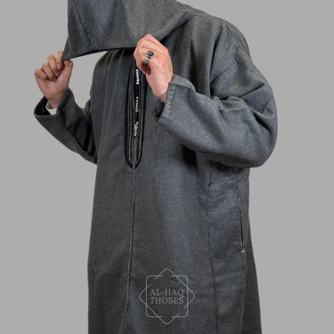 ثوب مغربي فاخر باللون الأخضر الزيتوني