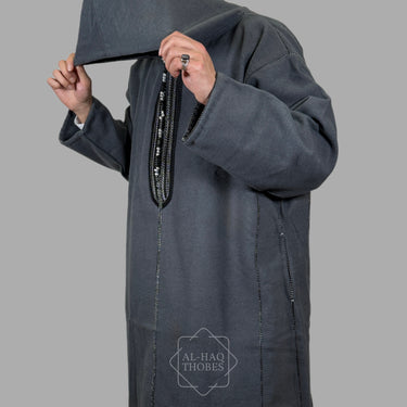 ثوب مغربي فاخر باللون الأخضر الزيتوني