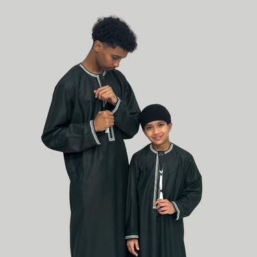 ثوب عماني فخم باللون العنابي للأولاد
