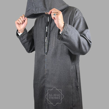 ثوب مغربي فاخر باللون الأخضر الزيتوني