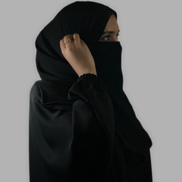 عباية فاخرة من حجر السج الأسود بتصميم الفراشة