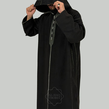 ثوب مغربي فاخر باللون الأسود الفحمي