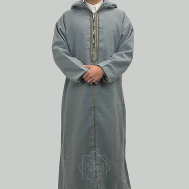 ثوب مغربي فاخر باللون الأخضر الزيتوني