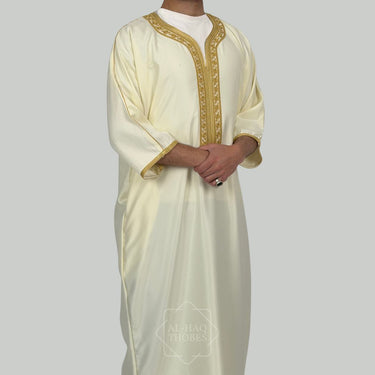 ثوب مغربي كلاسيكي من الكتان باللون الأسود الفحمي