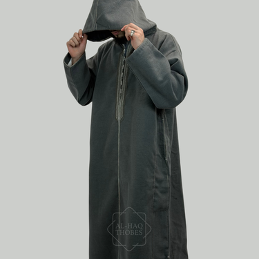 ثوب مغربي فاخر باللون الأخضر الزيتوني