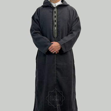 ثوب مغربي فاخر باللون الأخضر الزيتوني