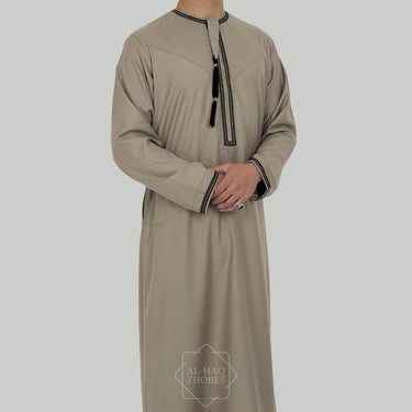ثوب عماني فاخر باللون البيج