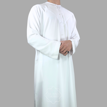 ثوب إماراتي خفيف الوزن من الزبدة البيضاء الفاخرة